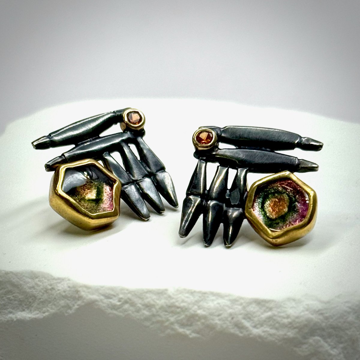 WGalleryCLE's tweet photo. These incredible Monzo earrings from designer, Alison Antelman feature watermelon tourmalines set in 22k, orange garnets set in 18k and 18k ear posts.

https://t.co/x6EktIIctX https://t.co/xOj24HKt4y