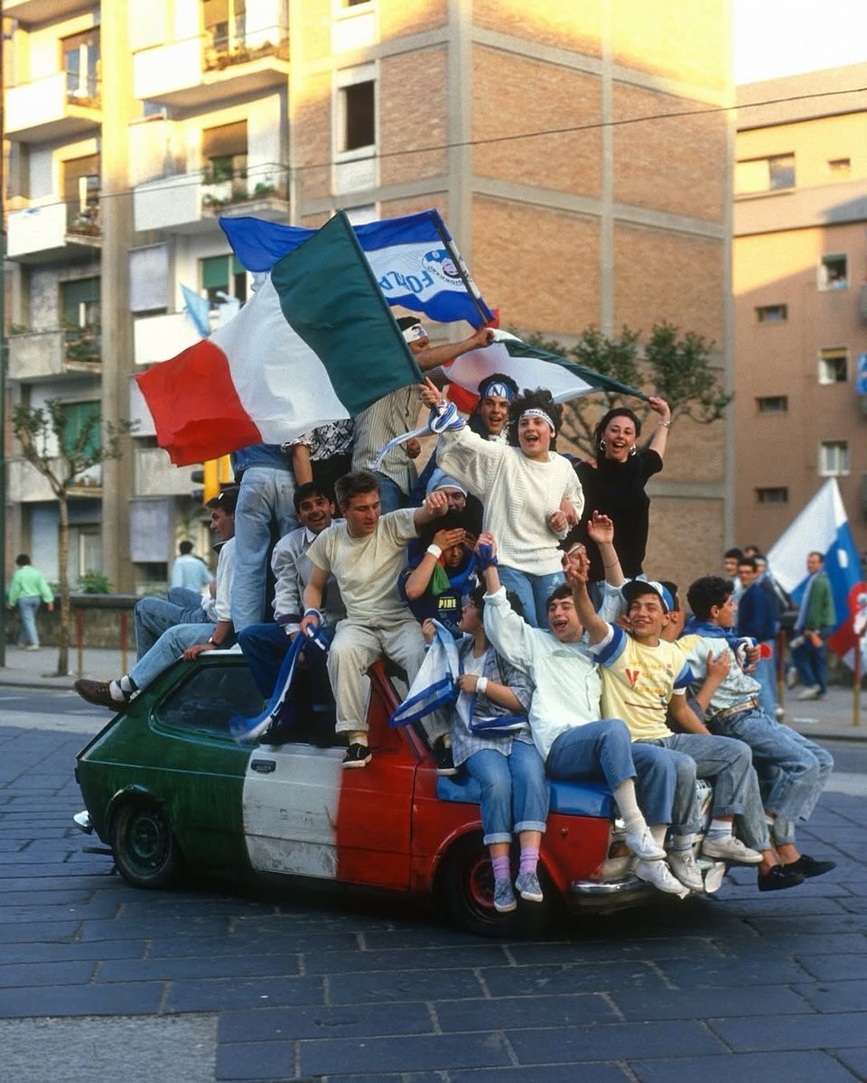 _PointDePenalty's tweet photo. La ferveur du football à Naples... ✨ https://t.co/8qOc98kdyJ