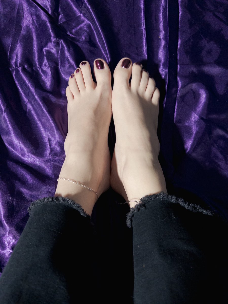 gothesskat's tweet photo. My feet are so soft. I bet you'd love to feel how soft they are. https://t.co/6k7xilzmkA