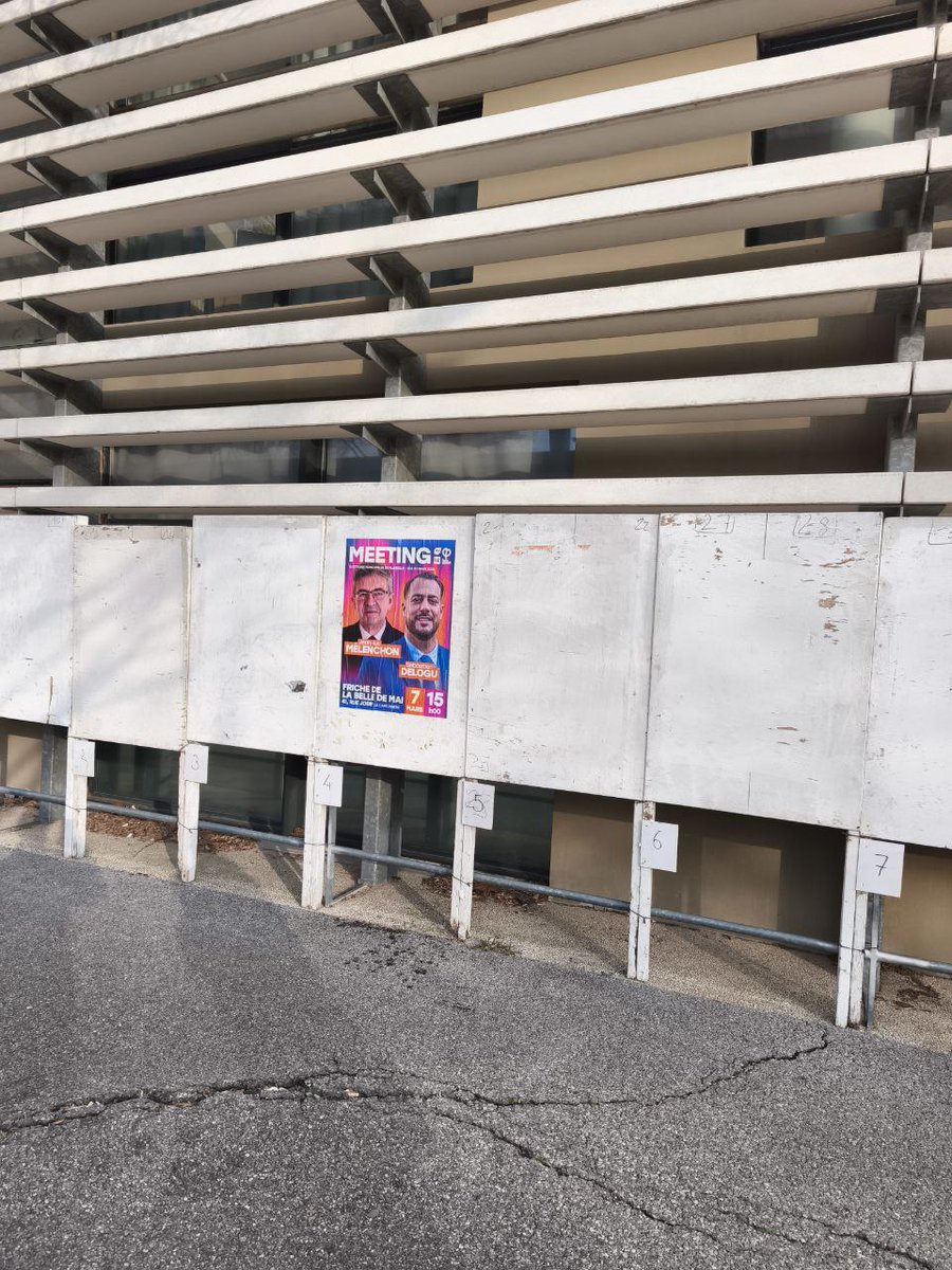 MarsInsoumise's tweet photo. Depuis plusieurs semaines, les militant·es sillonnent les panneaux de la ville pour appeler à notre grand meeting avec @JLMelenchon et @sebastiendelogu 🔥

👉 C'est ce samedi, à 15h à la Friche Belle de Mai https://t.co/XFT1SH0SAg
