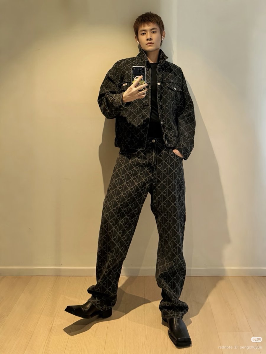 Peng Chuyue on Xiaohongshu.
“今天不一样” – Today is different 🤠
 
It definitely is!

#pengchuyue #彭楚粤 #仅对你可见