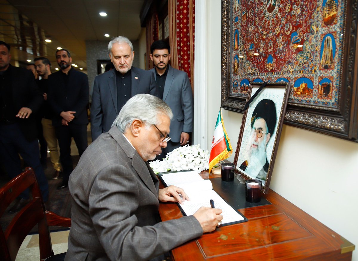 ForeignOfficePk's tweet photo. Deputy Prime Minister/Foreign Minister Senator Mohammad Ishaq Dar @MIshaqDar50 visited the Embassy of Iran in Islamabad to sign the condolence book on the martyrdom of His Eminence Seyyed Ali Khamenei, the Supreme Leader of the Islamic Republic of Iran. 
He conveyed heartfelt condolences to the bereaved family and the Iranian nation, and reaffirmed Pakistan’s solidarity with the brotherly people of Iran in this moment of immense national grief.