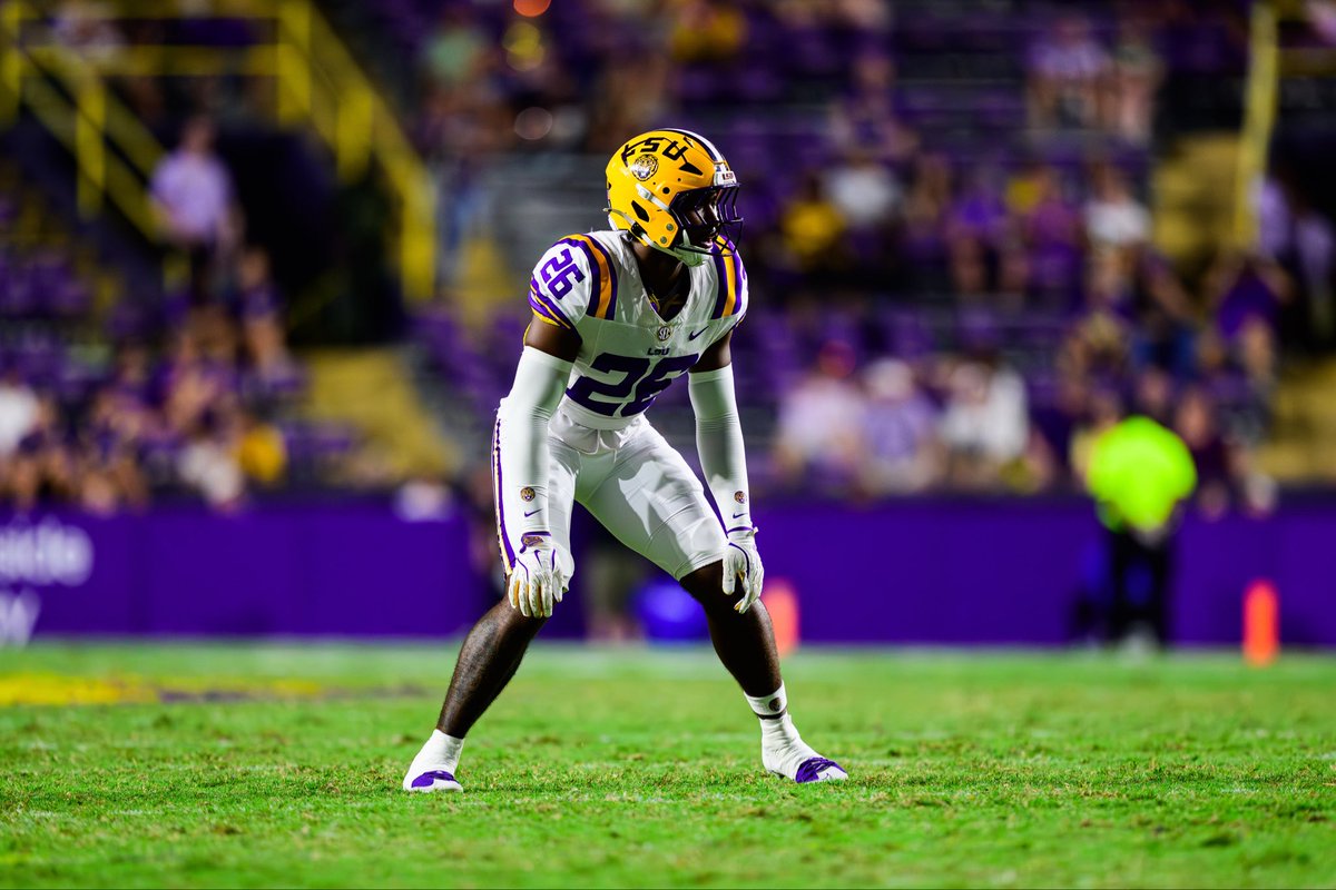 glenwest21's tweet photo. LSU LB Charles Ross spent most of his first season backing up Harold Perkins at STAR. Now he's shifting to a new role on this defense. 

He dives into the new program mindset, offseason focus and competing against this new offense in spring. (VIP)

#LSU

https://t.co/t1gBL6naJ3 https://t.co/P3BwoQRtzP