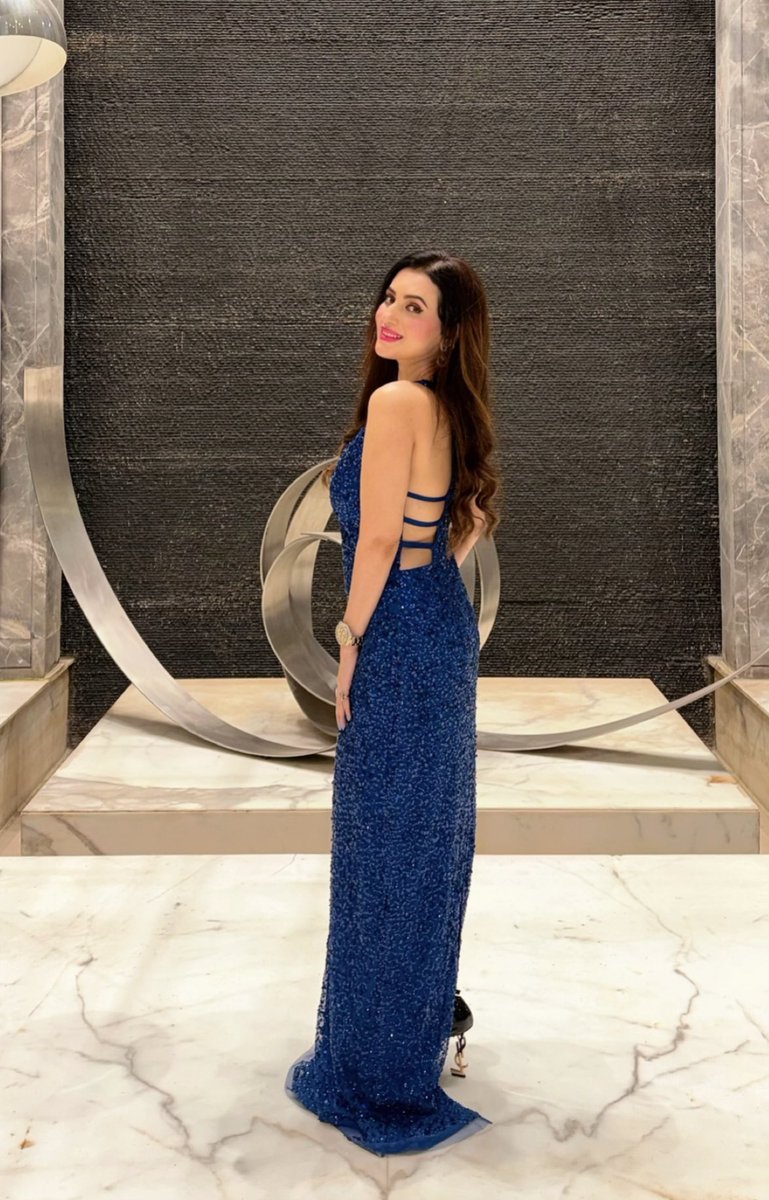 AnusmritiSarkar's tweet image. So blessed to get the award for “Style Icon 2026” from “Midday powerful women” 💕✨🧿🧿 

#styleicon #midday #anusmriti #anusmritisarkar #award