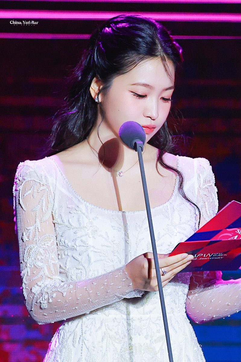 너는 언제나 우리 이야기 속에서 가장 밝게 빛나는 별이야 ⭐

#삼월오일_예림이날
#Act27StarringYERIM