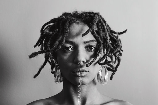 "Não existe feminismo se você não defender a vida das mulheres negras e não defender a vida das mulheres trans, que são as que mais morrem no Brasil."

Bia Ferreira, 
Cantora e poeta