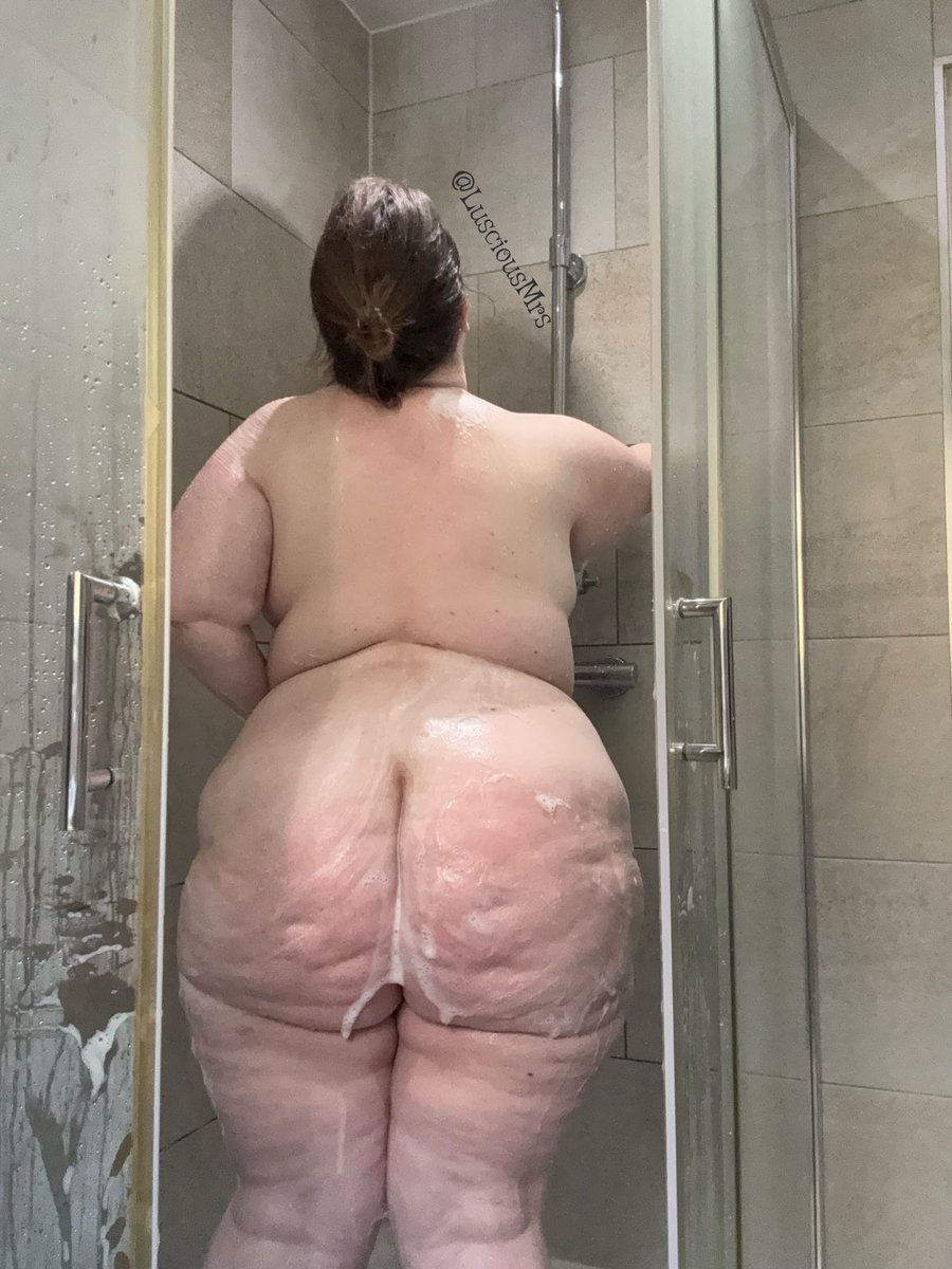 Luscious Mrs tweet media