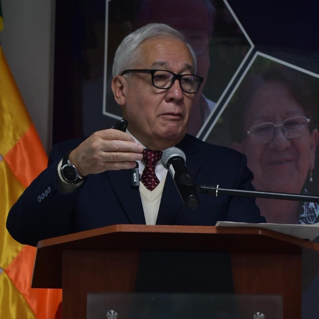 grupoeldeber's tweet photo. El director del SENASIR, Alberto Bonadona, informa sobre el incremento de las rentas del sistema de reparto, desde el mes de abril.
📌Manténgase informado en https://t.co/WKbbxIKk32
#ElDeber #Información #Senasir #LaPaz #Bolivia
📸APG https://t.co/rljh0Tjnwc