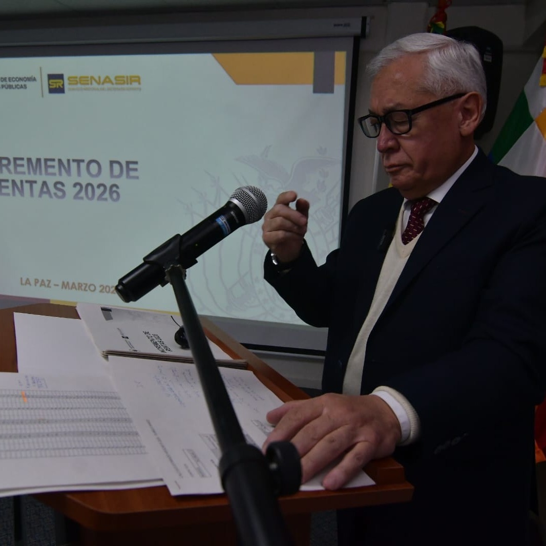 grupoeldeber's tweet photo. El director del SENASIR, Alberto Bonadona, informa sobre el incremento de las rentas del sistema de reparto, desde el mes de abril.
📌Manténgase informado en https://t.co/WKbbxIKk32
#ElDeber #Información #Senasir #LaPaz #Bolivia
📸APG https://t.co/rljh0Tjnwc