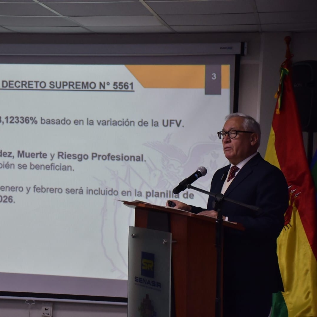grupoeldeber's tweet photo. El director del SENASIR, Alberto Bonadona, informa sobre el incremento de las rentas del sistema de reparto, desde el mes de abril.
📌Manténgase informado en https://t.co/WKbbxIKk32
#ElDeber #Información #Senasir #LaPaz #Bolivia
📸APG https://t.co/rljh0Tjnwc