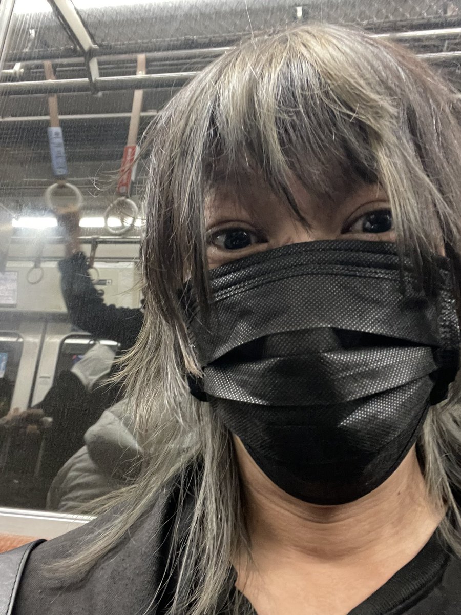 kenken_ike's tweet photo. 今年のテーマは白と黒にしたいナって思いました。時代背景ありき黒と金みたいな見え方で価値観生んでもなって。
世界がニ色のモノクロ世界になれば現象が白なのか黒なのかグレーなのか認識がわかりやすいようになるのかな
わからんことが多くなったのでしばらく白黒灰を頭の標準キャンパスとします https://t.co/YMXYIteymF
