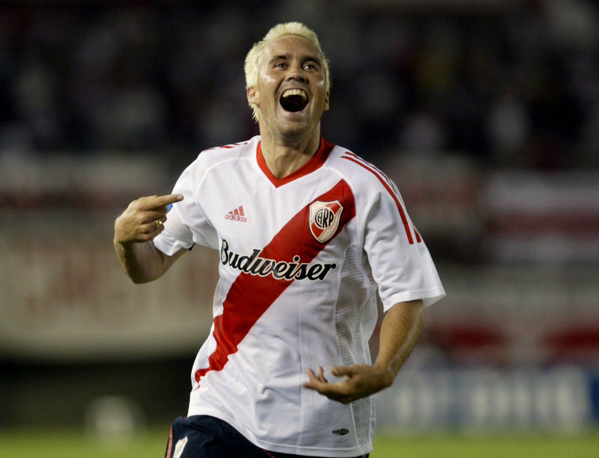 "No necesito ningún tipo de cobertura ni esquivar la responsabilidad. Acá hay que GANAR campeonatos"