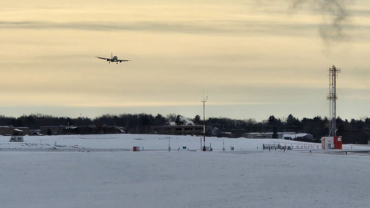flymanchester's tweet photo. It's time to swap snow for sunshine! ☀️✈️ Book a flight out of MHT and enjoy somewhere warm for the last few weeks of winter. #FlyMHT https://t.co/MryQ1NlU9q
