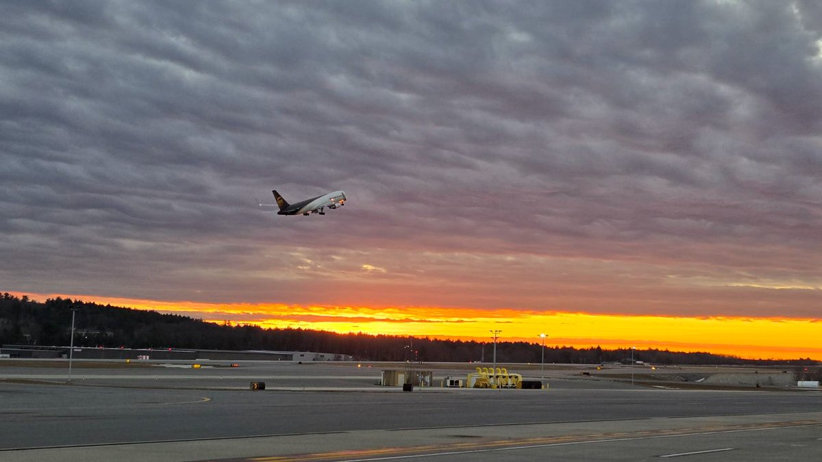 flymanchester's tweet photo. It's time to swap snow for sunshine! ☀️✈️ Book a flight out of MHT and enjoy somewhere warm for the last few weeks of winter. #FlyMHT https://t.co/MryQ1NlU9q