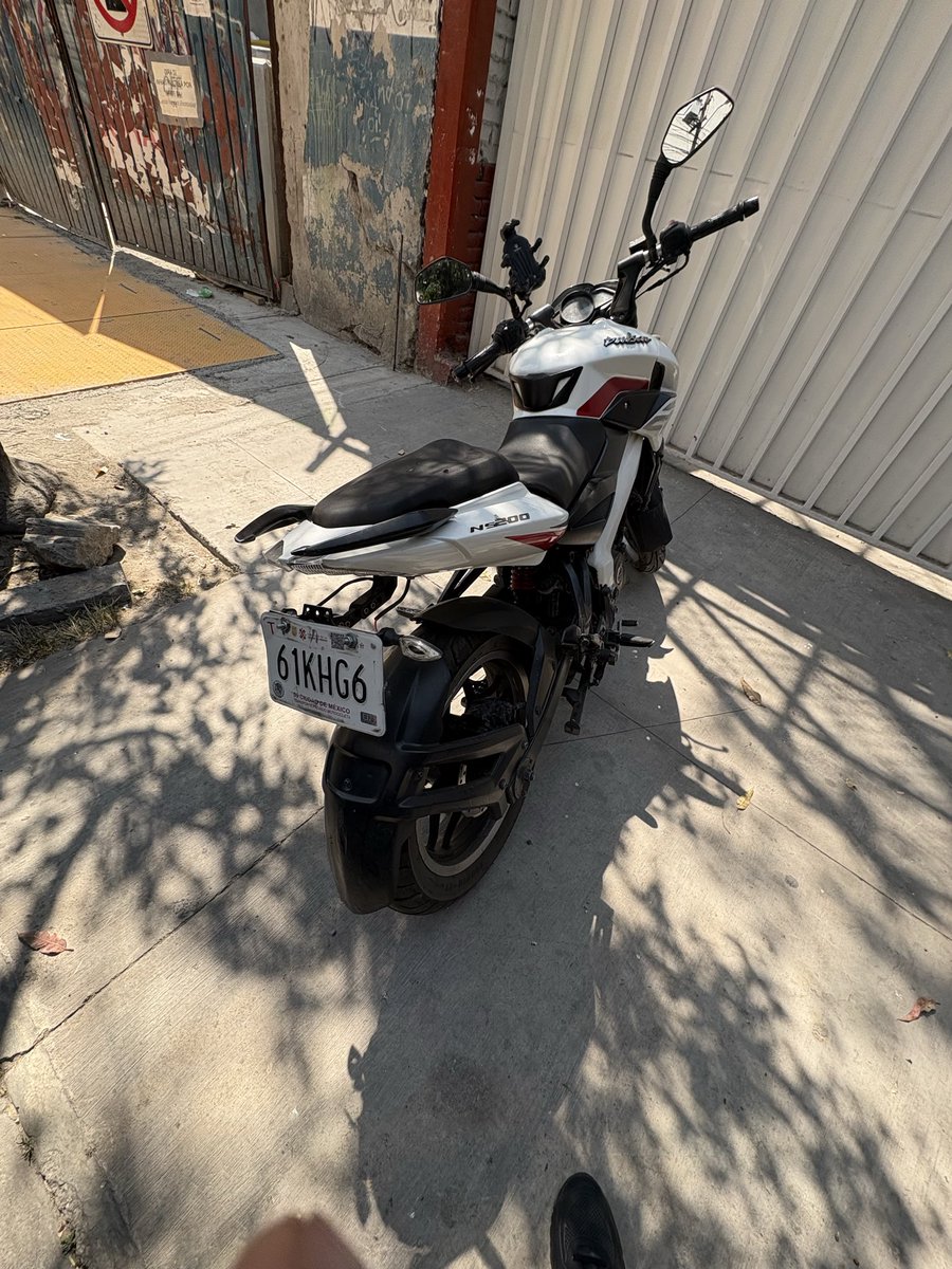 JorgeAnta3's tweet photo. @SSC_CDMX  @UCS_GCDMX  @OVIALCDMX apoyo de favor motocicleta estacionada en medio de banqueta, peatonal, calle Carlos Vecina afuera de la escuela Defensores De La Republica colonia hipódromo de la condesa
Cuauhtemoc https://t.co/glnkkuPFCz