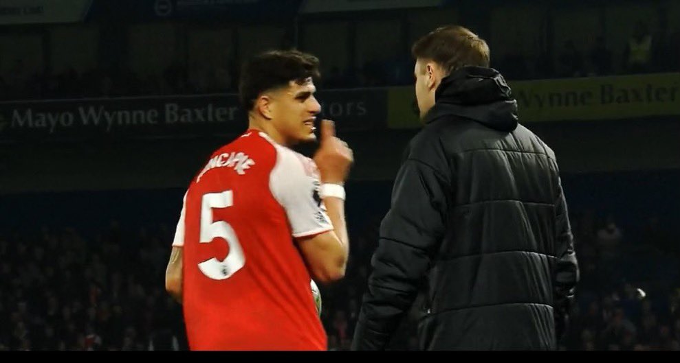 scrapytweets's tweet photo. my fullbacks gives no feck about crying managers https://t.co/BX76wcq2VU