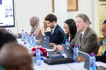 tg_antoi8's tweet photo. Ministre, Secrétaire #SandraJohnson et la Banque mondiale évaluent le programme de résilience (#PRA). Entre opération #Koundjoaré et #PURS, l'objectif est d'optimiser les futurs financements #IDA21 pour protéger durablement les populations face à l'extrémisme.
#Togo https://t.co/XsFPXXKtkZ