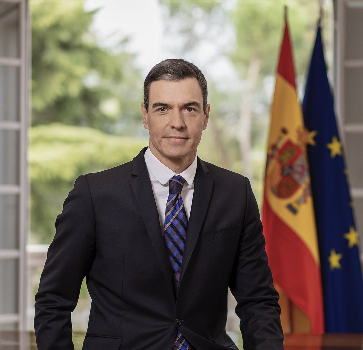 Müslüman olup Endülüs’ü aslî ruhuna döndür biat edelim. Tarık bin Pedro Sanchez.