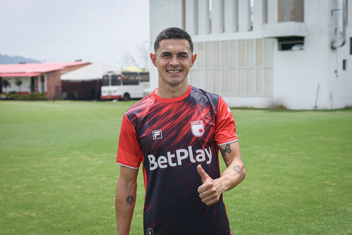 SantaFe's tweet photo. ¡Hola, hola! 🤙🏻🦁 En 10 días nos volvemos a ver por la Liga BetPlay, pero las noches en busca de la gloria continental se acercan… 🏆🇮🇩

¿Ya aseguraste tu abono para la CONMEBOL Libertadores 2026 🤩? 

Adquiérelo aquí 👉🏻 https://t.co/htuI0rFnEq https://t.co/Bx7xkHMsBk