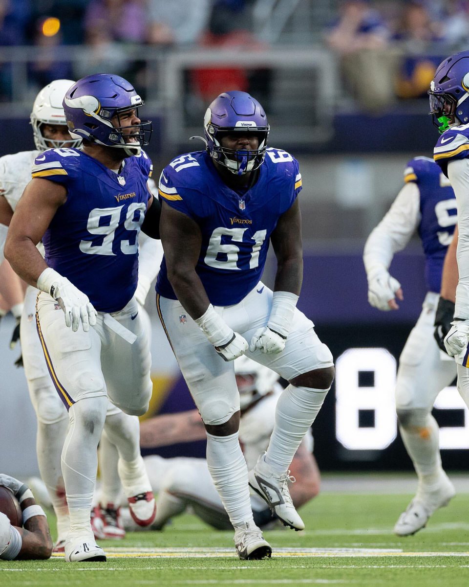 vikingzfanpage's tweet photo. The #Vikings are placing the exclusive rights tender on DL Jalen Redmond, and plan on extending him long term, per @JFowlerESPN. https://t.co/dHjDjdmgxj