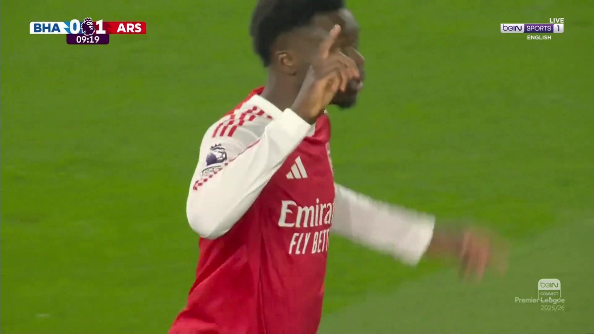 ساكا في مباراته رقم 300 مع أرسنال، يفتتح التسجيل في شباك برايتون 