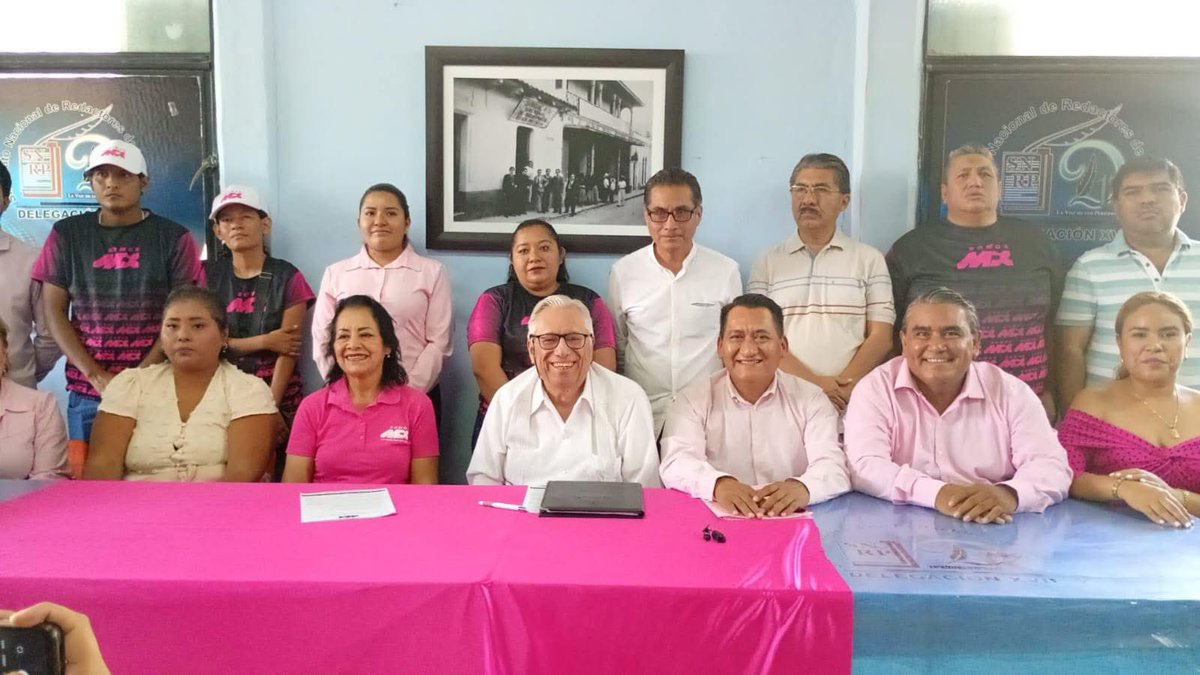 ramirosolorio's tweet photo. Hoy estamos en Chilpancingo en rueda de prensa con nuestro coordinador estatal Ramón Sosamontes y un gran equipo de @SomosMxMexico 
¡Vamos juntos!
¡Vamos con todo! 

#LaFuerzaQueNosUne https://t.co/1CMriQTRij