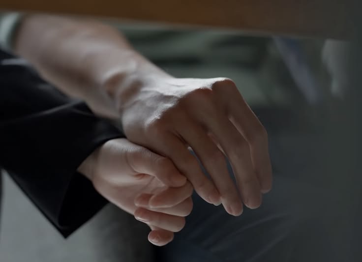 And Trila holds all the chemistry and tension right in their hands — a beautiful hand, carrying a story of its own. 

#BeriCintaWaktu