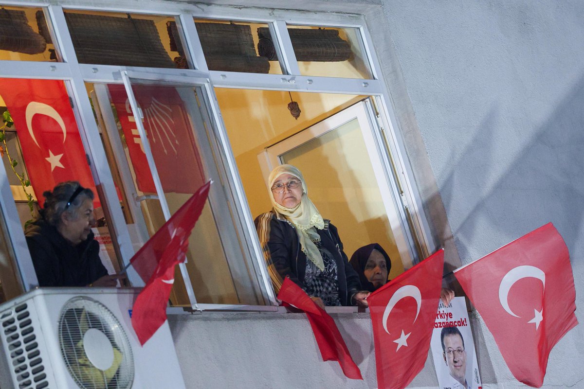 Milletin karşısında hiçbir güç duramaz!

Bu meydanlar oldukça, bizi kimse yıkamaz!

İstanbul 2. Bölge’de, 94. eylemde meydanı dolduran İstanbul’un yiğit insanlarına yürekten teşekkür ediyorum.