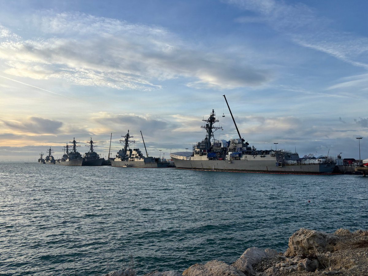 Humo y espejos 

Hace 4 meses ensayando el acceso al nuevo 6 muelle del escudo anti misiles de ROTA

400 millones y contrato firmado

DDG79 USS Oscar Austin, DDG84 USS Bulkeley, 
DDG117 USS Paul Ignatius, DDG80 USS Roosevelt, DDG51 USS Arleigh Burke DDG811 USS Win Churchill