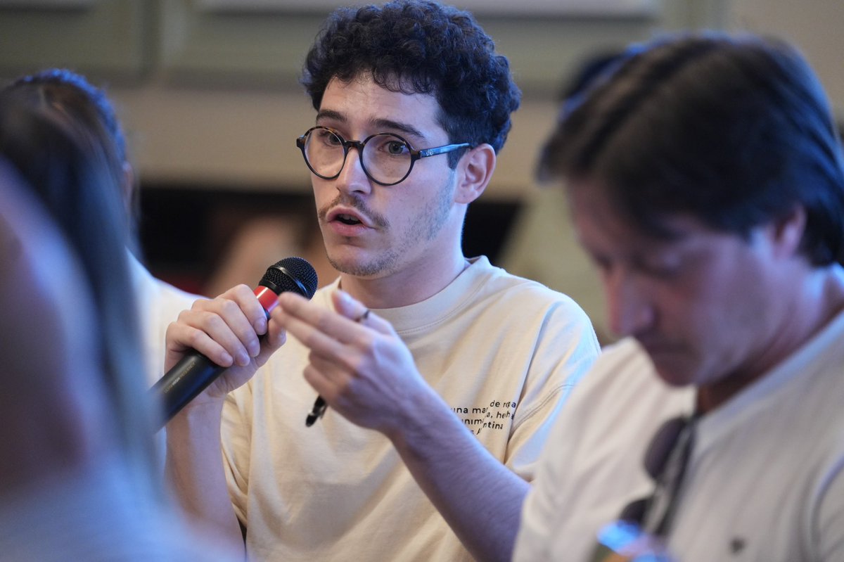 Hoy en la Comisión de Recursos Naturales se definió una audiencia pública para abrir el debate a la ciudadanía, antes de discutir el proyecto de glaciares que ya cuenta con media sanción del senado.

Por otro lado, con mis compañeros de <a href="/Diputados_UxP/">Diputados UP</a> escuchamos el planteo de