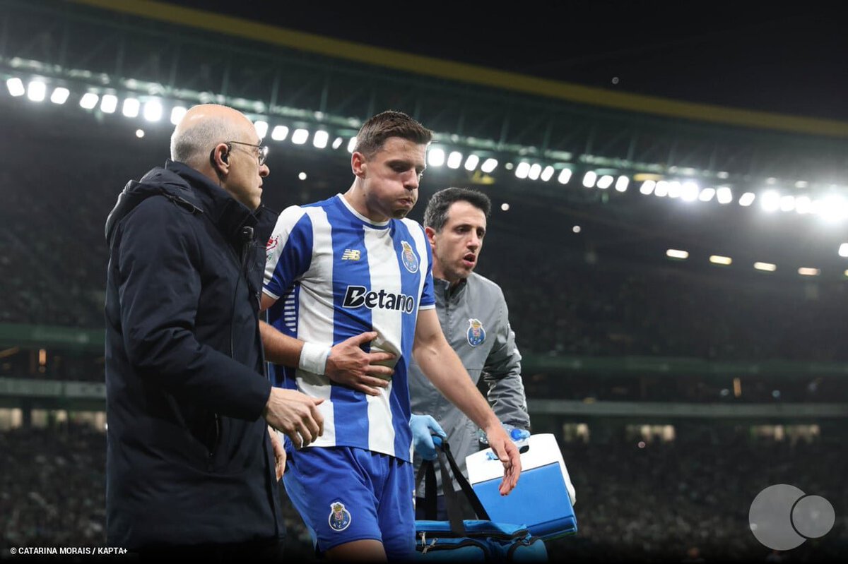 Jan Bednarek sofreu um traumatismo na grade costal 🚨

O defesa polaco junta-se ao boletimo clínico composto por Thiago Silva, Nehuén Pérez, Luuk de Jong e Samu.

Tempo de paragem ainda não foi divulgado...