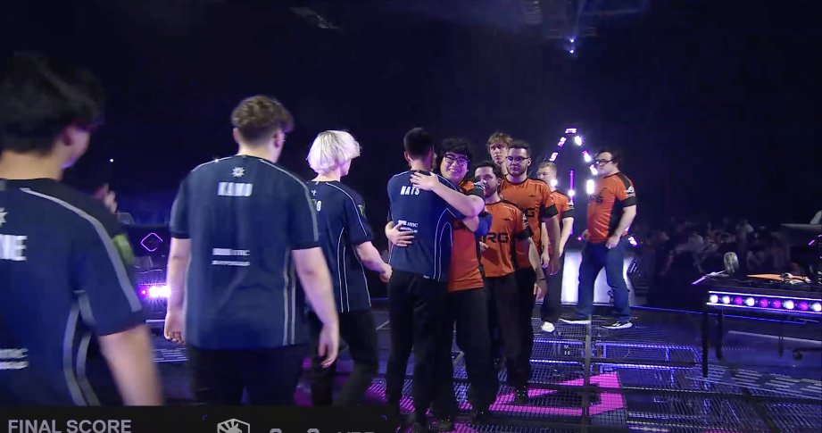 ValorantEsports's tweet photo. kats hug 🫂 https://t.co/F2gbKLzgwJ