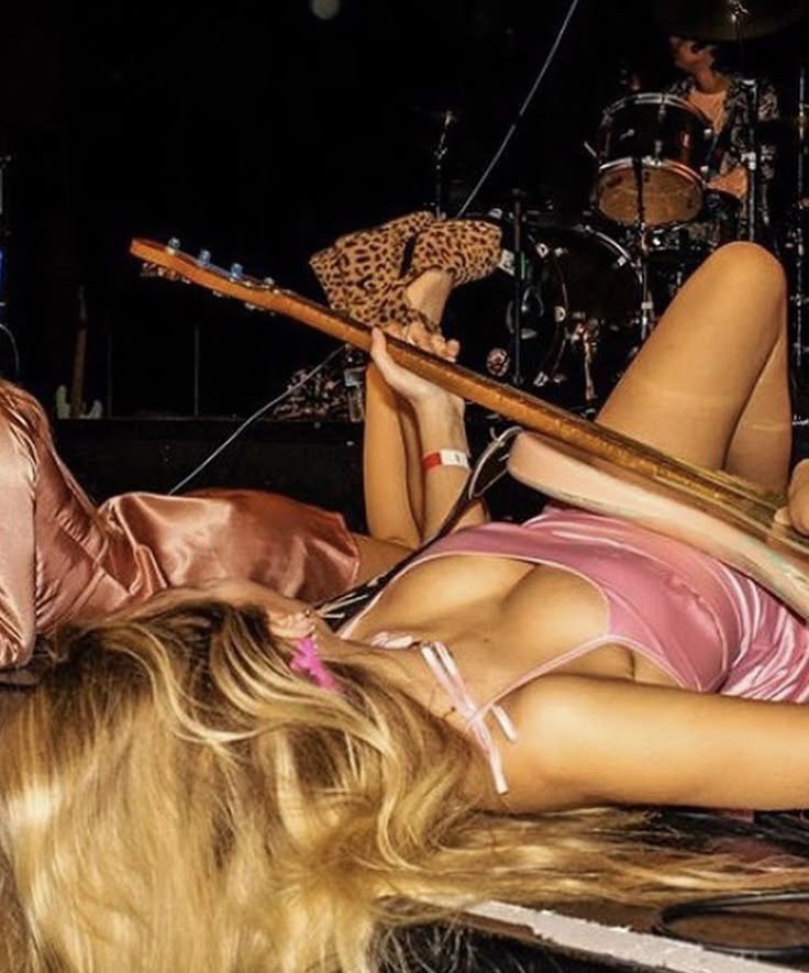 hannah 💐 .⋆♱ is digital and divine tweet media