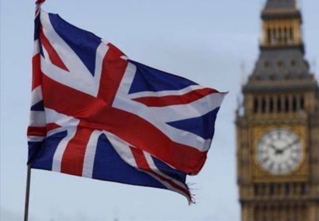 ec__om's tweet photo. 🔴 بريطانيا تعلن بأن الهجوم على قاعدتها العسكرية في قبرص لم يكن من إيران 🇮🇷 🇬🇧 

من يهاجم في ظل استمرار النفي ؟ 🧐 https://t.co/GbY9DHtYz4