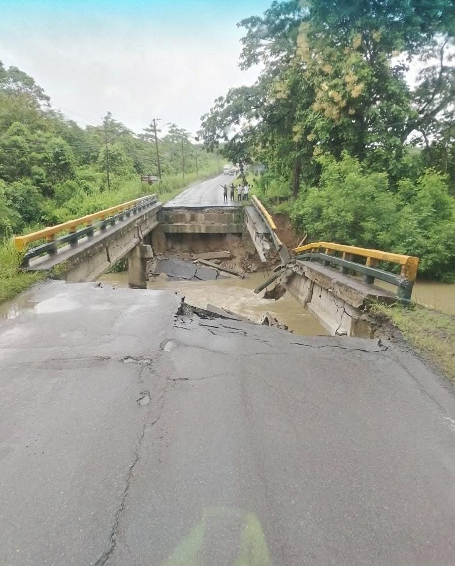 #ATENCIÓN🔴

Una #FALSA imagen, creada con #IA circula éste Miércoles 04-Marzo-2026 en redes sociales, donde se muestra la supuesta caída del puente sobre el río #Macul, conecta la provincia de #LosRíos y #Guayas.

Damos qes información FALSA, creada con #InteligenciaArtificial.