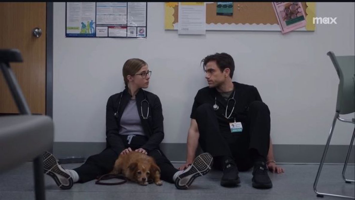 eu acho esse enquadramento nessa cena langdonmel completamente BIZARRO e depois ainda vi uma menina dizer que a costa dele deve ter doído horrores por sentar no chão mas ele fez porque a mel precisava dele