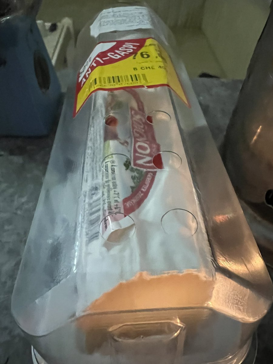MichaelBizet's tweet photo. @CarrefourSAV @CarrefourFrance 
J’ai voulu jouer le jeu avec un fromage de chèvre anti- gaspi  au carrefour de Tinghir au Maroc ! 
Mon amie et moi malades comme des chiens depuis 24h ! 
Vomissements, diarrhées et nausées ! 
Doit-on porter plainte pour des explications ? 
Honteux https://t.co/LpdSALThJr
