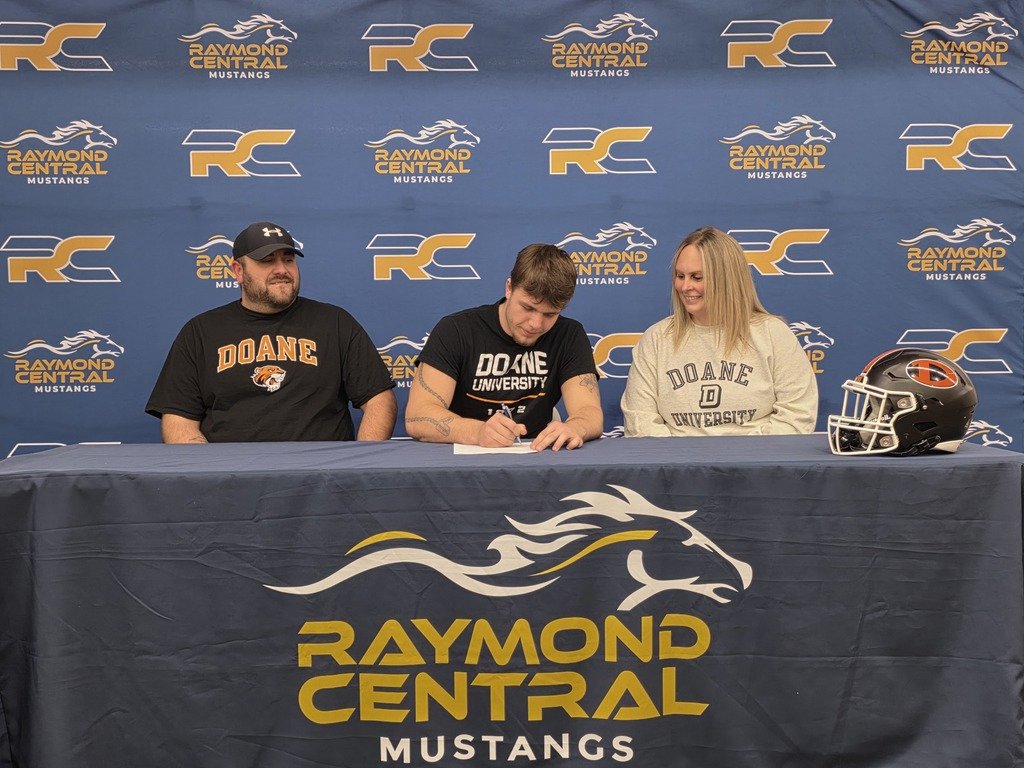 RC_Mustangs's tweet photo. Congrats to Tysen Taylor on signing to play football at Doane today! https://t.co/44hqBRAIDL