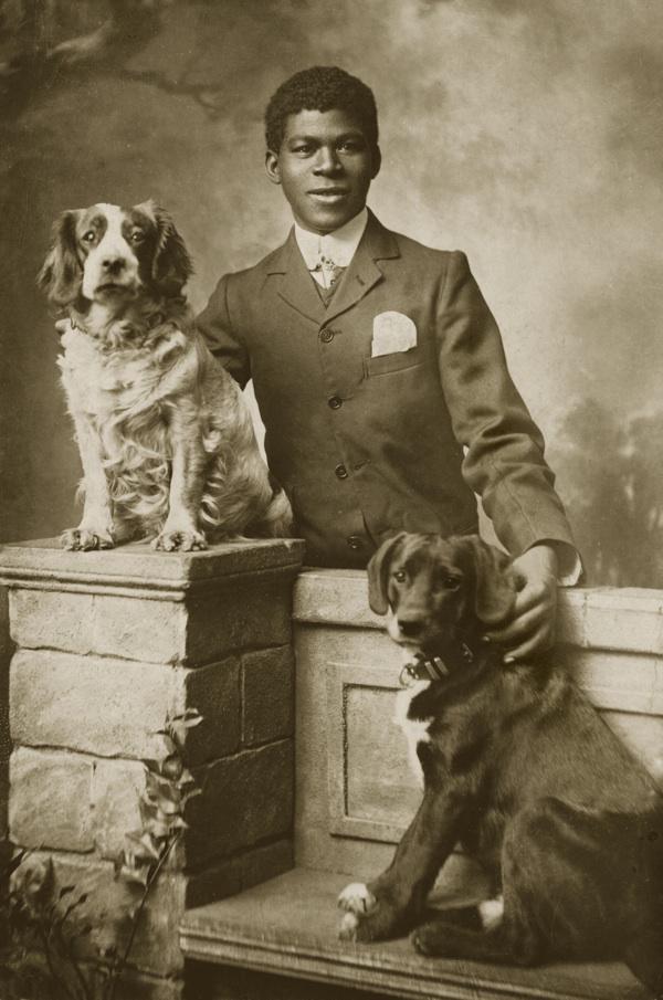 BlackMediaHub's tweet photo. Young elegant gentleman poses proudly with his 2 dogs, 1880s. https://t.co/zYVyzYGITs