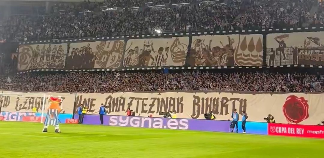 EtxebeRS's tweet photo. Genial tifo.
#Bultzada #AitorZabaleta https://t.co/shdr2OiFNS