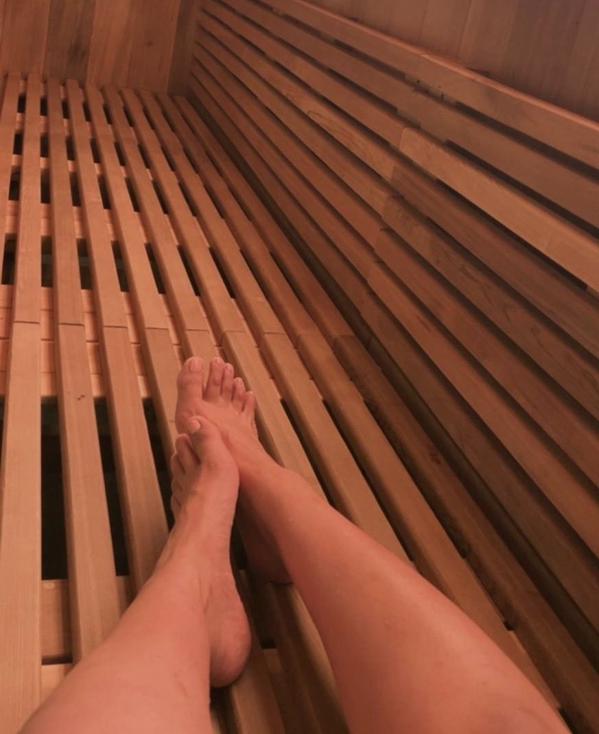 MistressZ3lda's tweet photo. Fresh pedi reimburse Mistress, while I enjoy myself in the sauna https://t.co/6rxH90G33D