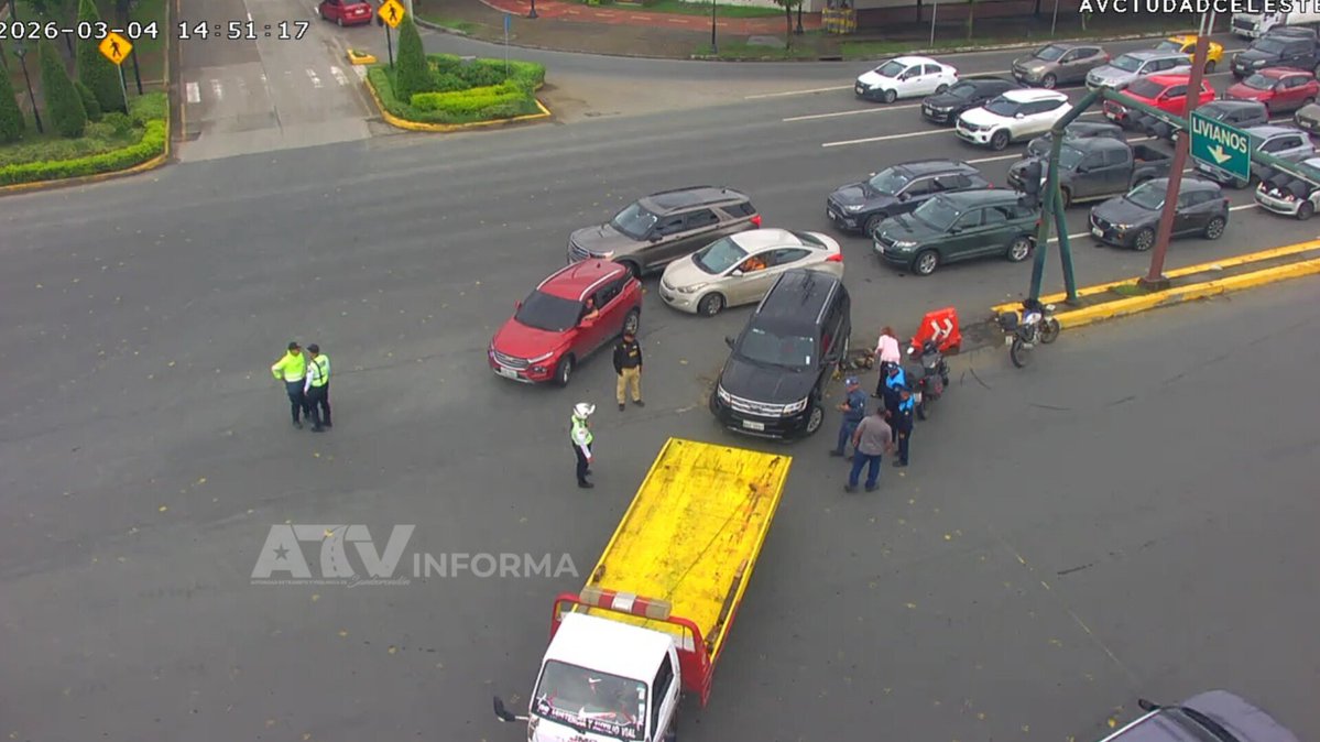 #ATVInforma | Se visualiza un siniestro de tránsito en el km 9 de la avenida Samborondón.

Agentes de la <a href="/CTEcuador/">Comisión de Tránsito 🇪🇨</a> se encuentran en el punto tomando procedimiento.