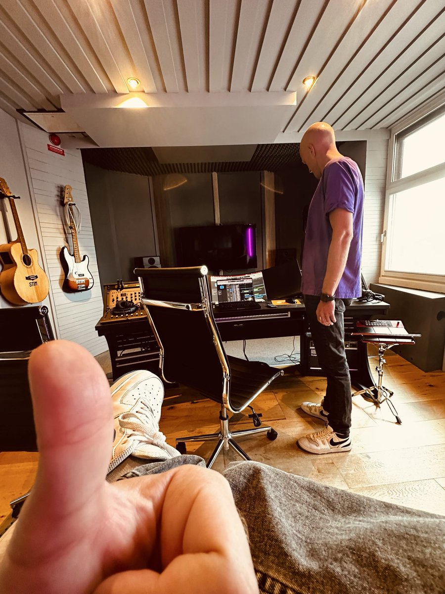 manyfewofficial's tweet photo. Thumbs up 👍🏼 Master sounding👌🏼👌🏼✅ 💿 VIP MIX of ‘Your Love Is All I Need’ arrives on Friday 🛬
Be ready when it drops, hit that pre-save now!
https://t.co/DOoT63bSgE
#vipmix #housemusic #love https://t.co/T4cTHY6RA0