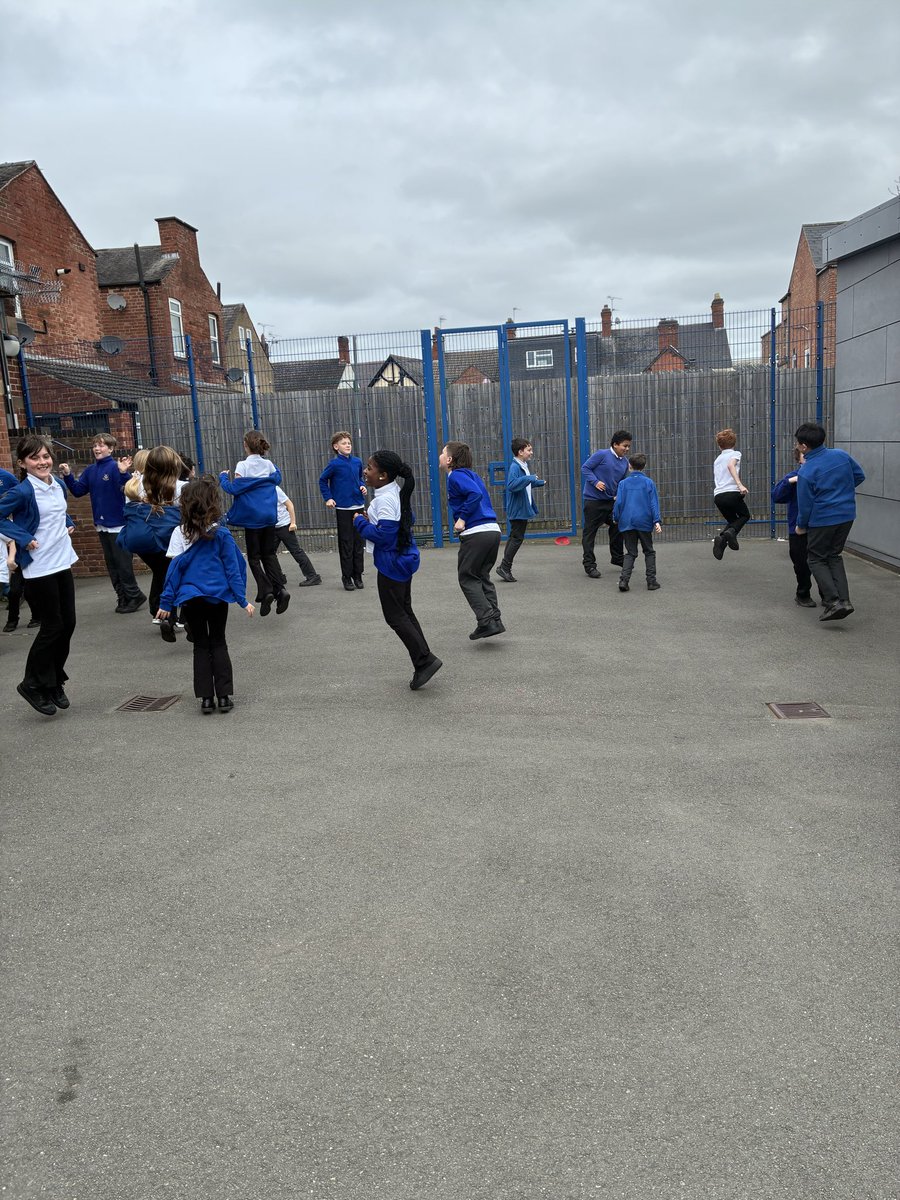 latimerprimary's tweet image. #ClassVL has been finding out how their hearts work. They had fun working out what happens to their heart rate when they exercise. #LatimerScience #Year6