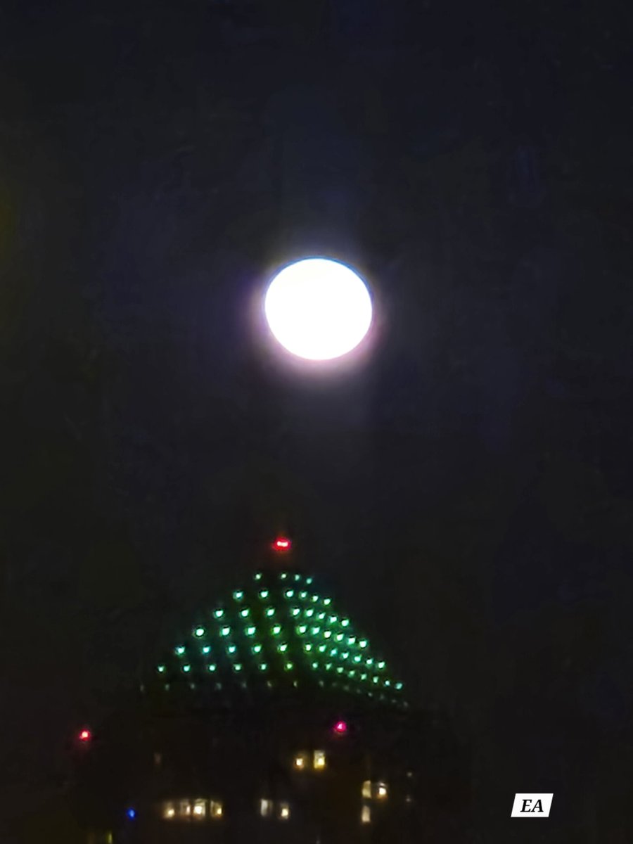 tugatripeira's tweet photo. #FullBloodMoon
#Lyon ๐จ๐ต https://t.co/beazxG2afg