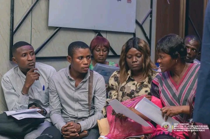 Le VPM <a href="/LihauEbua/">Jean-Pierre LIHAU</a> a consacré la journée du Mercredi 04 mars 2026 aux échanges directs avec les agents publics dans son traditionnel FARA FARA.
Les questions de carrière, affectations, promot° et de conditions de travail ont été abordées dans un esprit de franchise et avec attent°