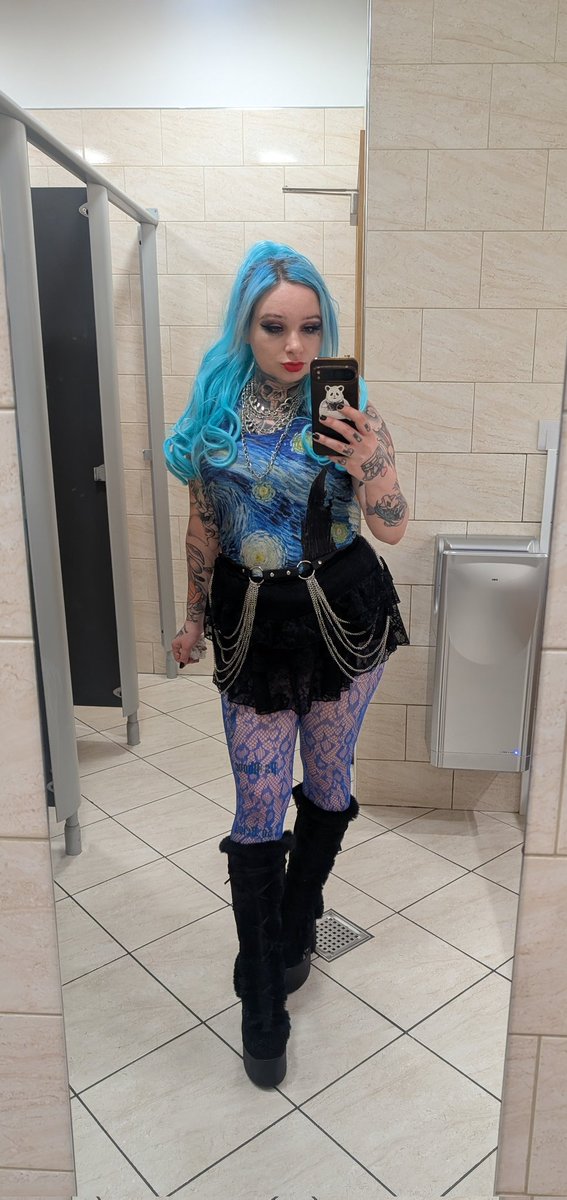 Alissa Blue tweet media