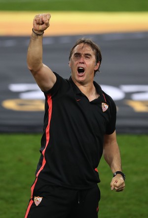 Polo y chándal. Cuando la tal Marie Curie te gane una UEL siendo eliminada casi por el Cluj, en plena pandemia y echando a Roma, Wolves, United e Inter con 3 penaltis en las 3 últimas rondas, vas Twitteando. Mientras a mamar.