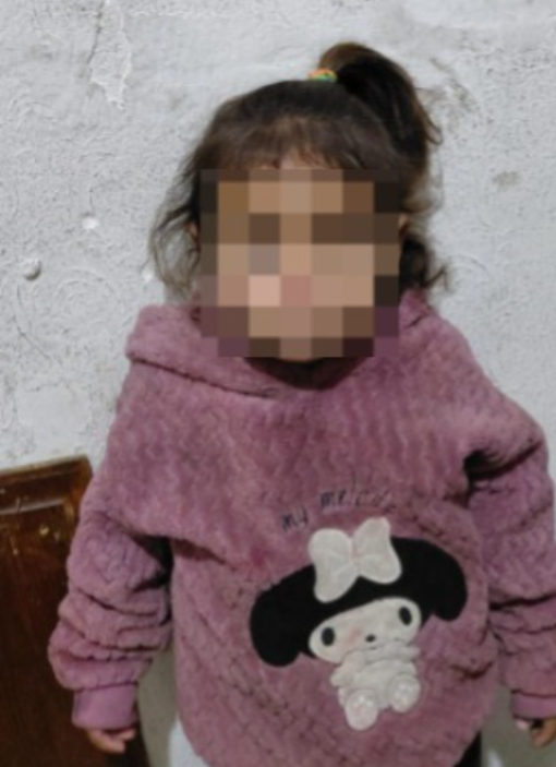 soulcaregaza's tweet photo. Meet Mira Ahmed Abu Rizq. 🌸

Mira lost her father in the war &amp; lives in a tent. She needs a guardian.

💰 Sponsorship: $120/month• $100: Direct to Mira’s needs. 
• $20: Admin/Field operations.
Be the family she lost
#Gaza #SponsorAChild #Humanity https://t.co/DX1UAogTgZ