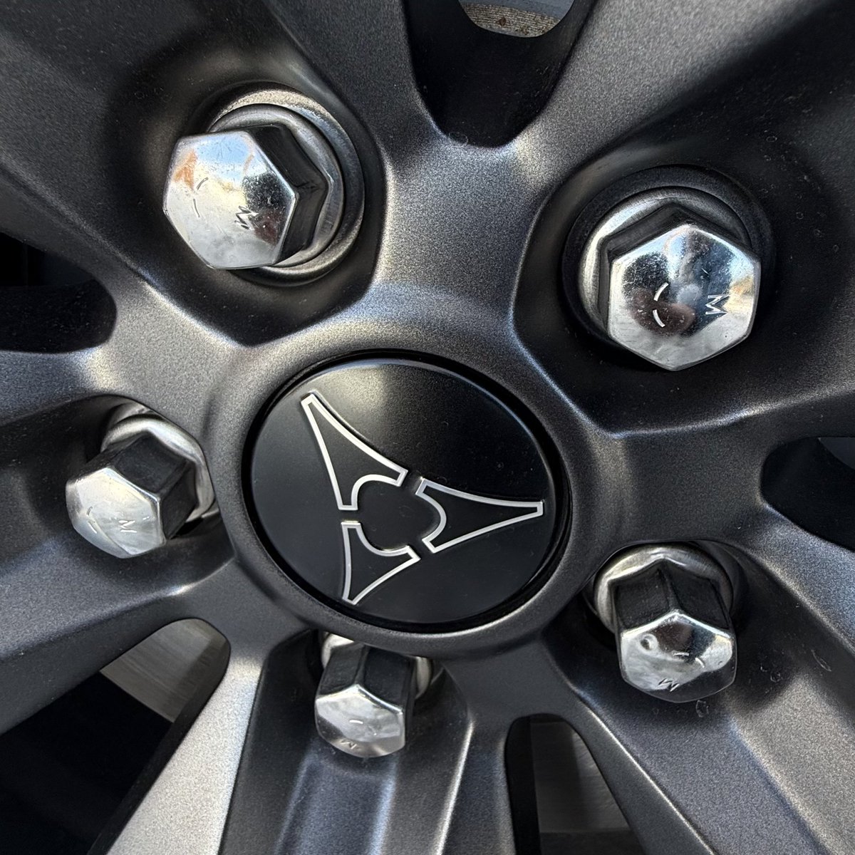 LXandBeyondNats's tweet image. ɢʀᴇᴇɴ ᴍᴀᴄʜɪɴᴇ. 🟢
ᴠᴇʀᴍᴏɴᴛ ꜱɴᴏᴡ. ❄️ 
ᴛᴡɪɴ-ᴛᴜʀʙᴏ ᴀᴛᴛɪᴛᴜᴅᴇ.

Now we find out if the 8th-generation Dodge Charger bites as hard as the cold.

Drive impressions drop March 9 — 10:00 AM EDT.

Follow LXBN. We’ll tell you where it stands.
@dodgeofficial #Dodge